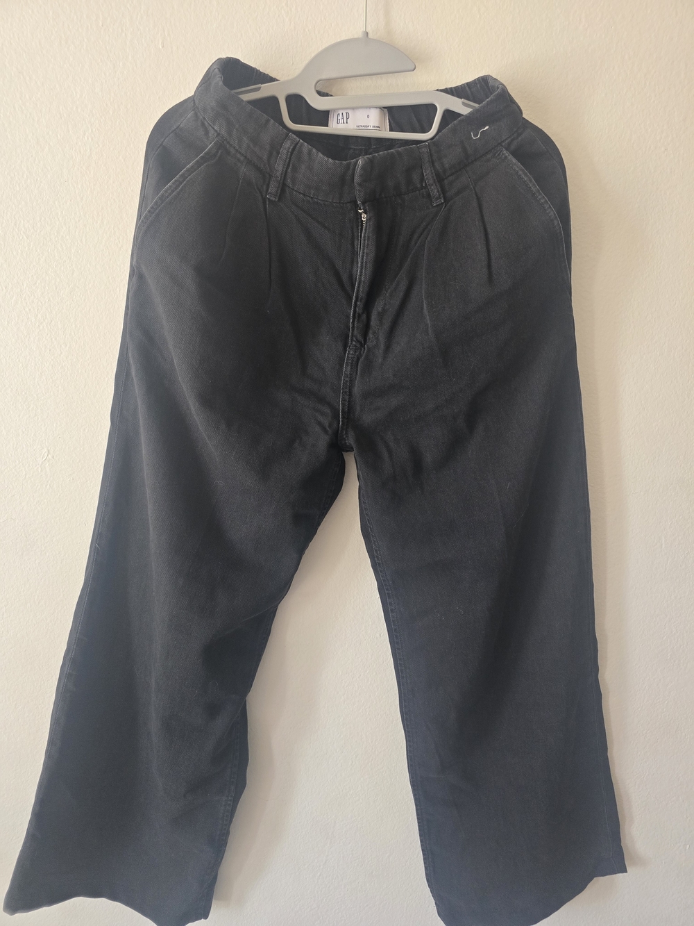 GAP Women's Wide-Leg Chinos in Black